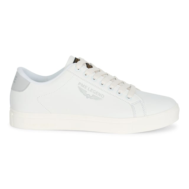 PME Legend Turnschuhe für ihn. Die Turnschuhe sind aus hochwertigem Kunstleder und Textil gefertigt. Der Turnschuh hat eine herausnehmbare EVA-Einlegesohle, die für eine angenehme Dämpfung sorgt.  Marke: PME LegendModellname: CariorKategorie: Herren-SneakerMaterialien: Kunstleder/TextilFarbe: weiß
