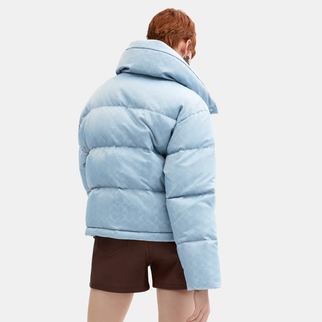 Signature Jacquard Short Puffer, Model is 5'10" (178cm), chest 31" (79cm), waist 24" (61cm), hips 35" (89cm) and wears a size S, Slip pockets,  Length: 60.00 cm