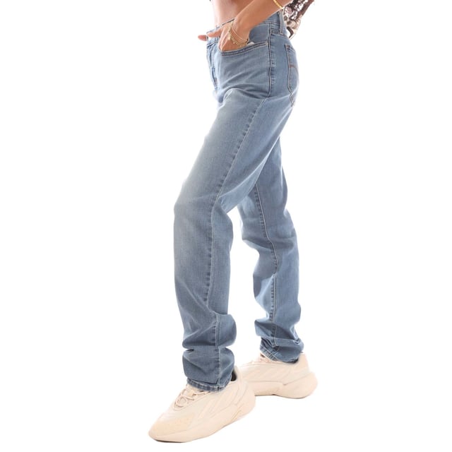 Womens Levis 312 Shaping Slim Performance Cool Jeans in denim.- 5-pocket construction. - Zip fly and button fastening.- Branded leather patch at rear waist.- Belt loops.- Smoothing tummy panel.- Shapes through the hip and thigh.- 76% Cotton  23% Polyester  1% Elastane.- Ref: 196270225