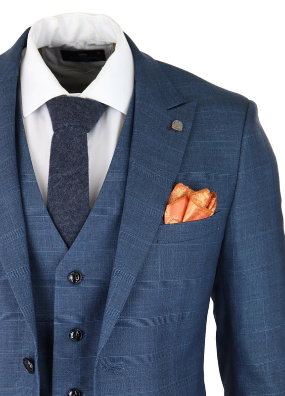 Únase a las filas de los elegantes con un poco de ayuda de Viceroy Navy de Paul Andrew. Un cuadro azul profundiza el impacto de la tela, mientras que el forro completo garantiza un fácil deslizamiento sobre camisas o prendas de punto. Contrarreste el traje con una elegante camisa blanca y complete el look con una de las corbatas con estampado paisley de Paul Andrew.