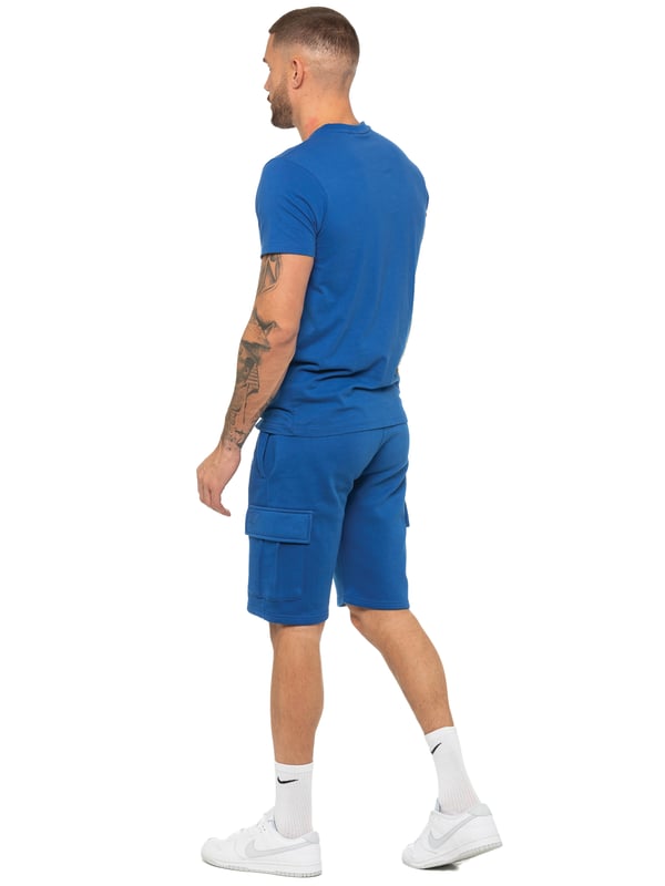 Enzo T-shirt trainingspak voor heren met korte broek. T-shirt met ronde hals en korte mouwen. Zachte, comfortabele top met normale pasvorm. Voorzien van EZ-logo op de borst gedrukt. In combinatie met Enzo Cargo-shorts. Elastische tailleband met verstelbaar trekkoord. Voorzien van 2 zijzakken en 2 cargozakken.