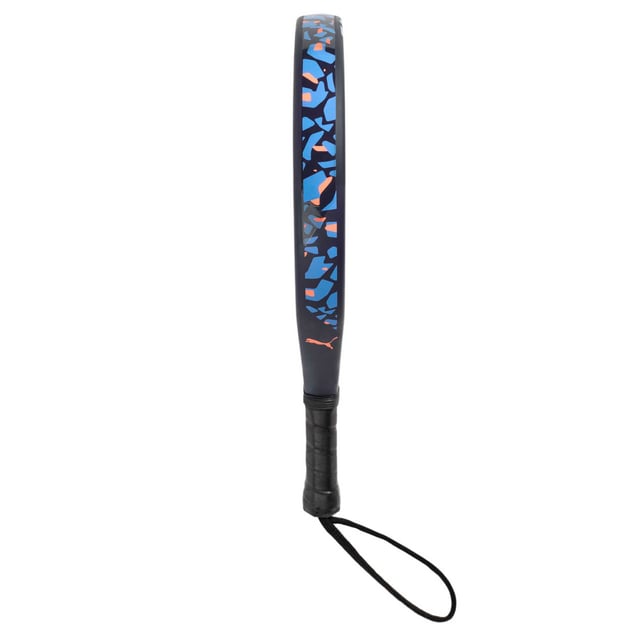 Color: New Navy Ultra Orange Team Light Blue 01 Specifications: SolarCOURT padel racket ideal for intermediate level players. It features a teardrop-shaped double tubular carbon fiber frame that offers perfectly balanced power and precision. Rope wrist strap with logoed neoprene armband. Details: Weight 360g | EVA low hardness 10-13 | Standard bumper protection