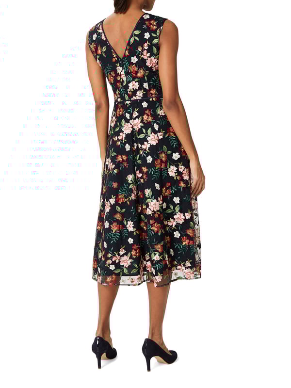 Intricately embroidered, the Rosella dress will invite no end of compliments. Blooming with vibrant flowers it's cut to an endlessly feminine fit and flare shape that's occasion-ready.