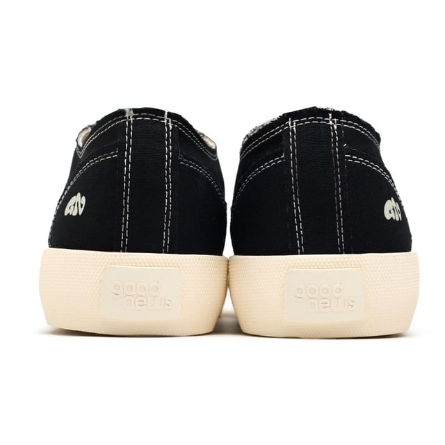 Step Into The Good News: These Chunks Trainers Are Bringing Tidings Of Comfort And Style. Crafted With Environmentally-conscious Materials Like Organic Cotton, Recycled Foam And Eco-friendly Glue, They Merge Ethical Ideals With On-trend Design. Their Classic Plimsoll Silhouette And Subtle Branded Touches Add Personality.