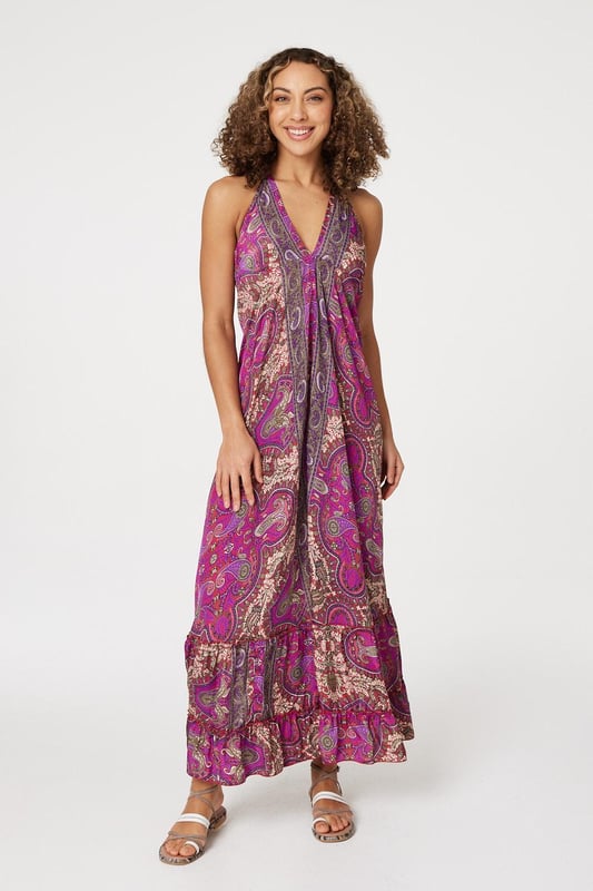 Add a statement print to your holiday closet with this maxi sun dress. It has a self-tie halter neck, sleeveless fit and a tiered maxi length skirt. Pair with flat sandals for an elegant poolside style, or elevate with heeled espadrilles for an evening out.