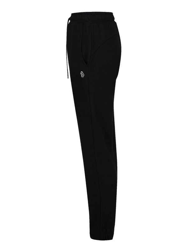 Elevate your casual wardrobe with these joggers from the LUKE womenswear performance range. Cut to a slim fit in a soft recycled cotton, these joggers are extremely comfortable. They are crafted with an elasticated waistband and adjustable drawcord along with open pockets which provide ample space for all your essentials. The iconic rubberised lion head badge completes the look.