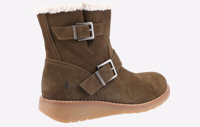 The Lexie Boot; crafted with Worry Free Water Resistant real suede upper with a soft shearling topline enables this to combine trendy and comfort all into one. Its double branded buckle strap detail adds to its chic style.
- Worry Free Water Resistant Real Suede Upper
- Super Warm Shearling Lining
- Cushion Comfort Memory Foam Leather Insole
- Flexible yet Hardwearing TPR Wedge Sole
- Shaft circumference: 28cm