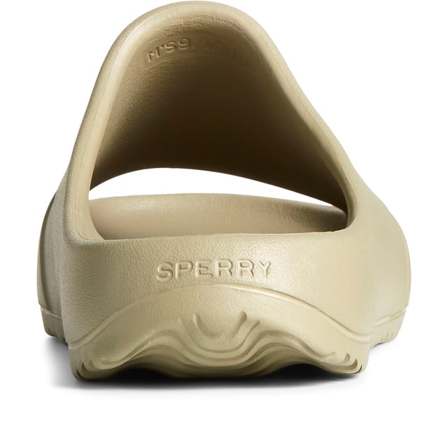 With zero water absorption and unbeatable comfort, this lightweight, one-piece slide sandal is unlike any other. From the dock to the streets, rock the Float Slide anywhere.