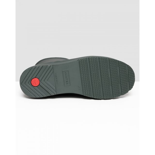 A new, versatile, lightweight, colourful and completely waterproof rain boot. Handcrafted from 10 individual parts, this new boot is a simplification of the Hunter Original design language, retaining the most iconic elements of the classic Original Tall Boot. Perfect for festivals, it has a pull tab at the heel for ease of foot entry.

Waterproof
Handcrafted from natural rubber
Lightweight
Hunter Original branding