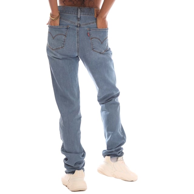 Womens Levis 312 Shaping Slim Performance Cool Jeans in denim.- 5-pocket construction. - Zip fly and button fastening.- Branded leather patch at rear waist.- Belt loops.- Smoothing tummy panel.- Shapes through the hip and thigh.- 76% Cotton  23% Polyester  1% Elastane.- Ref: 196270225