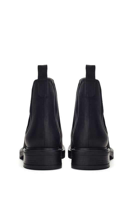 Low Chelsea Boot