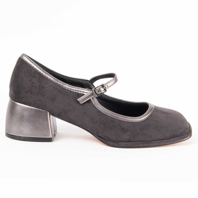 Schuhe mit hohen Absätzen für Frauen. Bequeme Passform. Gepolsterte Innensohle aus Naturleder. Hergestellt von anderen Marken für unsere Marke. Ungefähre Maße: 5 cm Absatz.