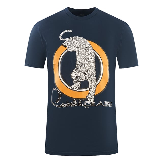 Cavalli Class Circulaire Luipaardlogo Navy Blauw T-Shirt. Blijf stijlvol en zelfverzekerd met dit Cavalli Class merklogo navy T-shirt. Met een gedurfd logo laat dit comfortabele topje jouw unieke gevoel voor stijl zien en zorgt voor een onvergetelijke indruk! Ronde hals, korte mouwen. 100% Katoen. Reguliere pasvorm, valt trouw aan maat. Stijlcode: RXT60E JD060 04926