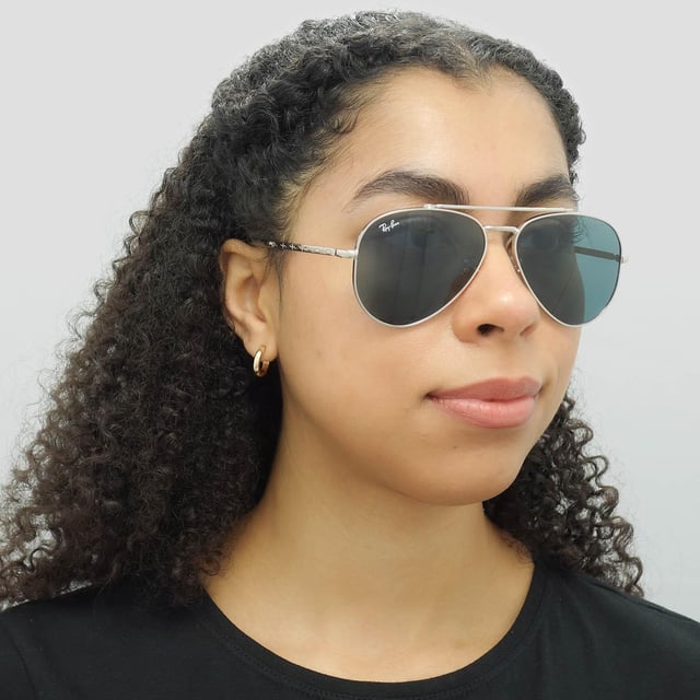 Ray-Ban Aviator Unisex Polished Silver Blue RB3625 New Aviator  Sunglasses are a fusion of classic design and modern innovation. With a nod to the iconic aviator silhouette, these sunglasses feature a sleek metal frame and bold double bridge, delivering a contemporary twist on a beloved style. The updated, slightly squared lenses offer a fresh take on the traditional aviator shape, exuding confidence and sophistication. Crafted with precision and attention to detail, these sunglasses not only make a fashion statement but also provide exceptional UV protection, ensuring both style and eye safety.
