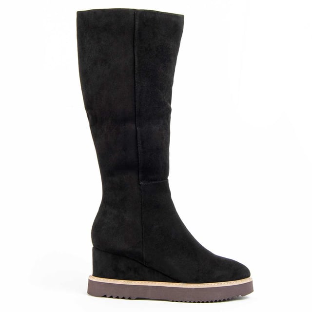 Women's wedge boot. Comfortable fit. Cushioned natural leather insole. Manufactured by other brands for our brand. Approximate measurements: 6 cm wedge, 2 cm platform, 37 cm high and 12 cm wide.
