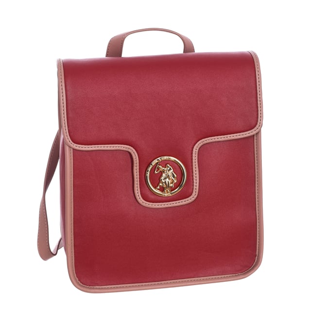 Backpack U.S. POLO ASSN.
 Synthetic.
 Magnet closure.
 Front interior: Two open pockets.
 Back interior: One zipper pocket.
 Adjustable handles.
 Interior lining with brand print.
 Brand logo on the front.
 Seams seen in tone.
 Measures: 25x30x13cm
 Composition: 100% Polyurethane
 Care:
Clean with a wet cloth.