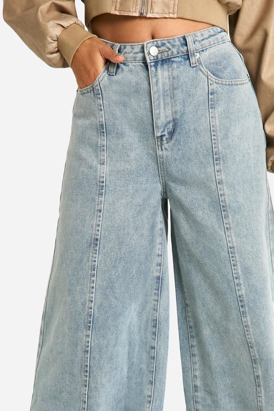 Seam Detail Extreme Wide Leg Denim Jeans Perfect for a new season update, the wide leg jean is your chance to make an effortless fashion statement when it comes to denim-led outfits. Anything but basic, our high waisted wide leg jeans are made from rigid denim, making them the perfect quality jean for day-to-day 'fits. Step out in retro-inspired wide jeans teamed with a basic white tee and oversized blazer for a look that brings vibes to all your plans. You in a wide leg... we can see it already.Style: Wide Leg JeansFabric: Cotton