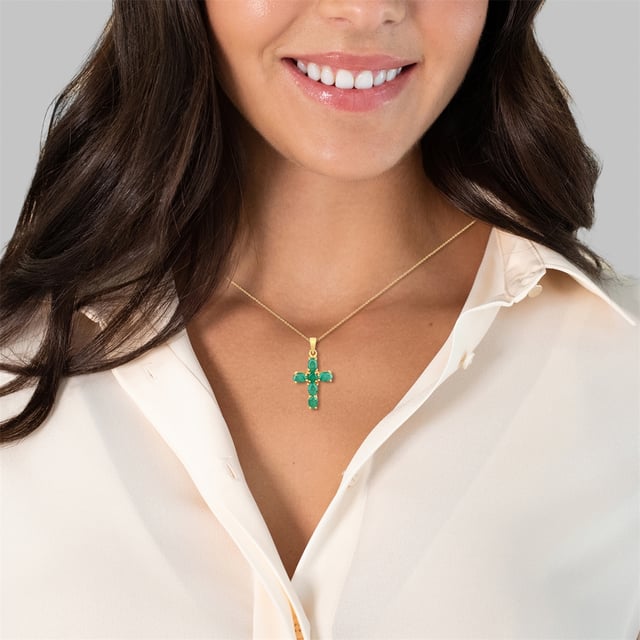 Do you love contemporary silver jewelry? Then discover the jewelry label Rafaela Donata and enjoy special chic on your skin. Whether as a filigree bracelet or noble earrings, as an opulent collier or a fashionable ring-the variety of silver creations are no limits, and that with an unbeatable price-performance ratio. You will be enchanted!