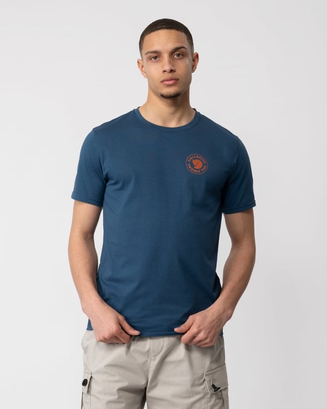 Men’s 1960 Logo T-shirt
Short-sleeved t-shirt in a sustainable jersey knit that combines the softness of organic cotton with the functionality and durability of recycled polyester. Wicks away moisture and dries quickly, making it extra comfortable in warm climates. Round neckline and little logo printed on the chest.

Lightweight and quick drying in warm climates.
60% organic cotton, 40% recycled polyester.
Small logo printed on the chest.
Round neckline.
60% cotton (organic), 40% polyester (recycled)
Organic cotton, Recycled polyester, Produced without PFCs
Regular Fit
Durable, Lightweight, Channels moisture
40°C mild process
do not dry clean
do not tumble dry
do not bleach
iron 1 dot - Max 110°C
do not use fabric softener, wash with similar colours

F87313