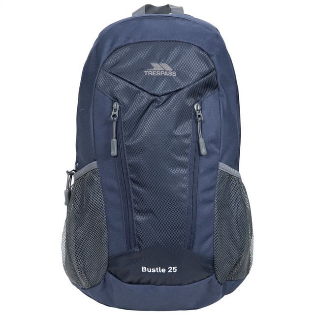 Materiaal: 100% 600D polyester. 25L capaciteit. 3 gedeelten met rits. Intern laptopvak. 2 zijzakken van gaas.