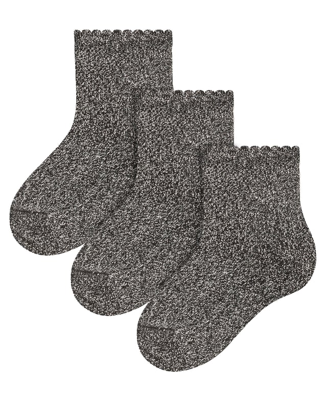These baby bamboo socks are soft, delicate and made of fine quality yarn. They are perfect for your little one's feet. We offer you 3 pairs of these socks in black, pink & white. The product is offered in different color variants to match your baby's wardrobe. The product is made up of fine quality bamboo, which is a natural fiber. This makes the socks extremely soft on your baby's skin. They are also very light in weight & easy to wear. The socks are made of bamboo viscose 73%, polyamide 25% and elastane 2%. They have a fold-over puller finished with picot or sophisticated puller and high comfort of usage thanks to using seamless connections. The socks are machine washable at 30°C & can be dried in a tumble dryer. They are also very durable & will last you long even after multiple washes.