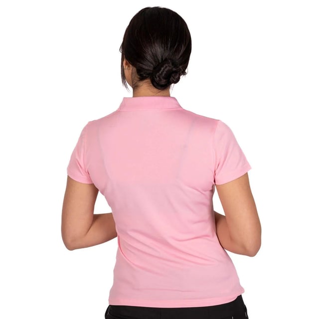 94% Polyester, 6% Elastan. Gewebetechnik: Atmungsaktiv, Flexibel, Leicht, Feuchtigkeitsabweisend, Schnell trocknend. Gewebe: Zwei-Wege Stretch, Mikro-Pique. Design: Unifarben, Gummi-Abzeichen. Knopfverschluss. Knopfleiste mit vier Knöpfen, Flachriegelstich. Mit Kragen. Geeignet für: Stickerei. Kurzärmlig.