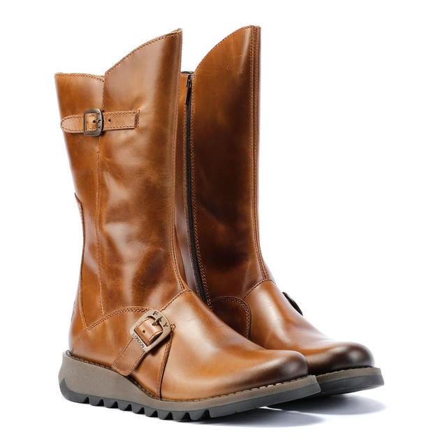 These mid calf boots from Fly London will bring you a more rugged and classic look featuring a leather upper with zip fastening on the inner for easy on / off and two decorative buckles. Complete with signature branding.