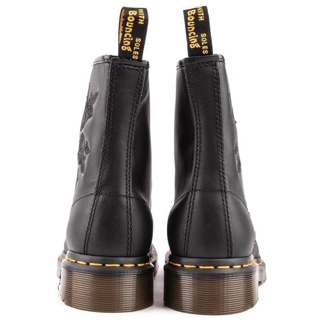 Dr Martens 1460 Vonda Is A Striking Women's Boot With Unique Details And Yellow Stitching, Which Gives Them A Real Doc Martens Edge. Featuring A Leather Upper, The Famous Air-cushioned Airwair Sole, Heel Loop And Goodyear Welt For Enhanced Durability. These Boots Stand Out From The Crowd In The Legendary Docs Fashion With A Touch Of Alternative Rock 'n' Roll Styling.