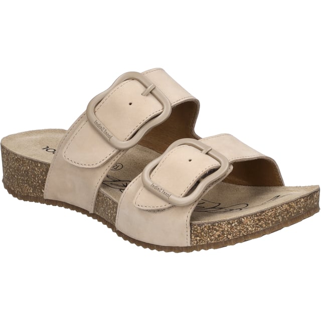 Mit der Tonga 64 Sandale von JOSEF SEIBEL erlebst du den Sommer in seiner vollen Pracht. Dieses beige Damenmodell vereint traditionelles Handwerk mit modernem Komfort. Gefertigt aus hochwertigem Nubuk-Rindsleder, bietet es eine ideale Kombination aus Langlebigkeit und weichem Tragegefühl. Die Sohle aus einer innovativen Mischung von TR, PU und Kork garantiert Rutschfestigkeit, Flexibilität und Leichtigkeit, perfekt für lange Spaziergänge im Freien. Dank des praktischen Klettverschlusses lässt sich die Sandale schnell an- und ausziehen. Die Spirit of Nature Kollektion steht für charakterstarkes Design und bequemes Gehen, ohne dabei die Umwelt zu belasten. Die AGO-Fertigungsart, eine leichte und formbeständige Machart, unterstreicht die Qualität und das handwerkliche Können, das hinter jedem Schuh von JOSEF SEIBEL steckt. Ideal für die Freizeit, spiegelt Tonga 64 die Philosophie von Slow Fashion wider, indem sie Stil, Bequemlichkeit und Nachhaltigkeit vereint.