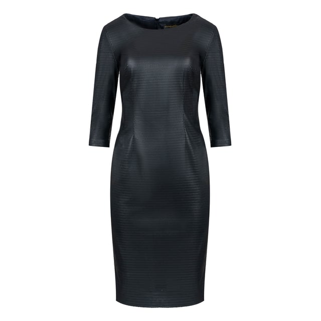 Este vestido negro con detalles de costura está confeccionado en tejido elástico. Tiene mangas 3/4 y un escote redondo. El vestido se abrocha con una cremallera oculta de 50 cm en la parte trasera y tiene una abertura de 10 cm en la parte trasera. La prenda está completamente forrada y tiene una silueta entallada. Nuestra modelo mide 178 cm y lleva la talla 36. La longitud para la talla 38 es de 108 cm.