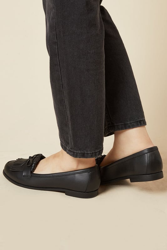 Faux leather loafers with a wide fit for added comfort
Stylish tassel detailing adorns the vamp
Moccasin-inspired stitching adds a touch of flair
Flat heel offers all-day wearability
Versatile design suitable for day-to-night occasions

Effortlessly transition from desk to dinner with these chic wide fit loafers from Dorothy Perkins. The faux leather construction exudes a polished look, while the tassel embellishments and moccasin-inspired stitching lend a touch of playfulness. Pair them with tailored trousers for a sophisticated workwear ensemble, or team them with a flowy dress for a casual yet refined weekend brunch look. With their flat heel, these versatile loafers offer all-day comfort, making them an ideal choice for any occasion.