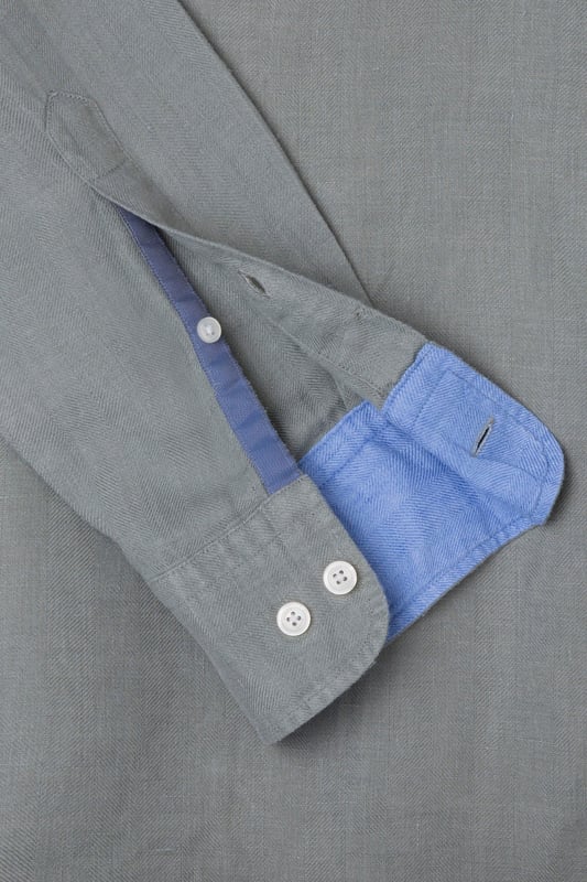 Hackett Long Sleeved Linen Shirt Green
This 100% linen shirt boasts a herringbone weave, button down collar and tonal branding. The nice contrast trims to the inner collar and cuffs add a touch of sophistication.

100% linen
Slim Fit
Button Down Collar
Style - HM309839