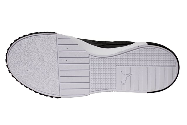 Entrenadores negros para mujeres de Puma Cali, la combinación perfecta de diseño de moda y comodidad excepcional. Estos entrenadores están hechos con meticulosa atención al detalle, lo que los convierte en la mejor opción de calzado para mujeres que buscan rendimiento y estilo. Aquí hay una descripción detallada de sus características clave:

Diseño negro elegante: los entrenadores de mujeres Puma Cali cuentan con un exterior elegante y completamente negro, que exudan un aire de elegancia discreta. El esquema de color monocromático hace que sean fáciles de combinar con varios atuendos, desde ropa casual de athleisure hasta conjuntos más refinados.

Materiales premium: hechas de materiales de alta calidad, estos entrenadores están construidos para soportar los rigores del uso diario. La combinación de cuero sintético duradero y malla transpirable asegura un rendimiento duradero y un comodidad excepcional.

Branding Puma: el icónico logotipo de Puma se incorpora de buen gusto al diseño, mostrando la herencia y el compromiso de la marca con la excelencia. El logotipo se puede encontrar en la lengua, el talón y los lados de los zapatos.

Panada acolchada: diseñada con el desgaste de todo el día, los entrenadores Puma Cali cuentan con una plantilla acolchada que ofrece soporte receptivo y absorción de choques. Esto asegura que cada paso se sienta cómodo, ya sea que esté paseando por la ciudad o participe en actividades físicas ligeras.

Suela de la plataforma: los entrenadores vienen con una suela de plataforma que no solo agrega un toque moderno a su aspecto, sino que también proporciona un impulso de altura elevado. La suela gruesa ofrece estabilidad y mejora su postura para un paso seguro.

Cierre de cordón: el cierre clásico de cordón le permite personalizar el ajuste a su preferencia, asegurando una sensación segura y ajustada durante todo el día.