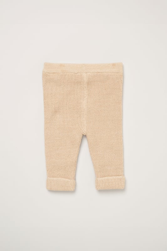 Wrap your little one in cosy comfort with Rock A Bye Baby Boutique's true knit cardigan set. The set features a cardigan with toggle fastening, an inside sherpa lining and a matching pair of knitted trousers. Perfect for outings, it ensures your baby stays snug and adorable.