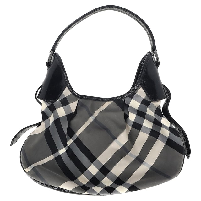 VINTAGE, RRP AS NEW
Make a statement with the Burberry Beat Check Shoulder Bag in Black Nylon. The signature grey plaid print is complemented by patent leather trim and silver-tone hardware for a chic, elevated look. With a single shoulder strap and dual interior pockets, this bag is not only stylish but also practical, providing the perfect blend of form and function.


Burberry Beat Check Shoulder Bag in Black Nylon
Condition: very good
Signs of wear: No retail tag, No visible sign of wear.,  Light wear
Packaging: None
Color: black
Material: nylon
Size: One Size | One Size
Measurements: Width: 70; Height: 210; Length: 350; Handle drop: 20
SKU: NAPPUGBBA426807W