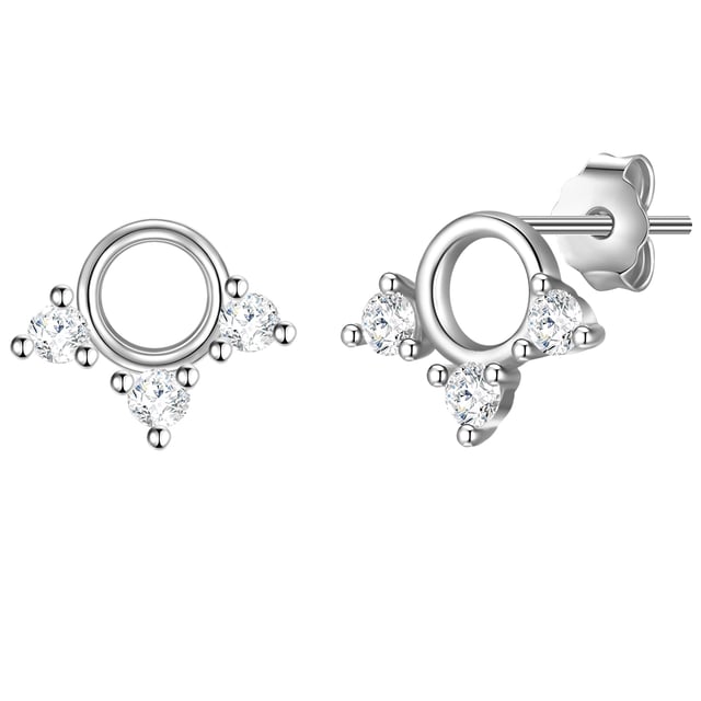 Filigree glitter ear jewelry is one of the Every Day Pieces that never get out of fashion and should not be missing in any jewelry box-like these magical earrings of the label Gema pieces Munich. Three Zirconia crystals in classic scrap versions imitate stylized flower and bring the light to sparkle in countless facets. Made of 925 sterling silver and protected with a rhodium layer from starting, a trendy glamor accent is created on the earlobe. Jeans, office fit or evening dress: the earrings can be combined on all occasions and fashion styles. Practical plug -in closures guarantee high wearing comfort.