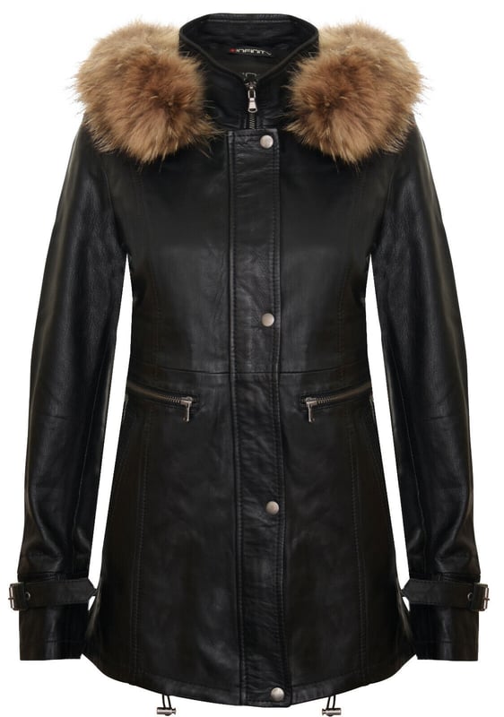 Verhoog je winterstijl met ons leren damesparkajack, een perfecte mix van minimalistische verfijning en warmte. Deze jas is gemaakt van 100% premium, ultrazacht nappaleer en biedt zowel luxueus comfort als een tijdloze uitstraling. Dit is wat hem onderscheidt:  
 Afneembare, met bont gevoerde capuchon: De jas wordt geleverd met een met bont gevoerde capuchon, die zorgt voor warmte en comfort tijdens de winter terwijl het een stijlvol tintje toevoegt aan het algehele ontwerp. 
 Knoopsluiting: In plaats van de typische ritssluiting heeft deze jas een een knoopsluiting over de YKK-ritssluiting, waardoor een meer klassieke en verfijnde esthetiek ontstaat. 
 Verstelbare gespen: Gespen op de manchetten zijn toegevoegd verstelbaarheid, waardoor je de pasvorm kunt aanpassen en ervoor kunt zorgen dat de mouwen ademend blijven voor langdurig comfort. 
 Verlengde tailleritsen: Twee verlengde horizontale ritsen Ritsen lopen over de taille, bieden voldoende opbergruimte en voegen een moderne twist toe aan het ontwerp van de parka. 
 Hoge trechterkraag: De hoge trechterkraag kan worden vastgemaakt met een YKK-rits over de volledige lengte, die extra bescherming biedt tegen kou en wind.  Met zijn strakke en minimalistische ontwerp is deze leren damesparka een veelzijdige toevoeging aan je wintergarderobe, waarbij mode en functionaliteit moeiteloos worden gecombineerd