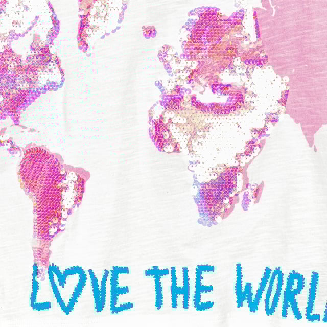 T-shirt.
 White color
 Round neck.
 Short sleeve.
 Contrast print detail with sequins on the front.
 Bottom part like tulle tulle.
 Matching visible seams.

 Composition:
 -86% Cotton - 14% Polyamide.

 Washing instructions:
 - Wash maximum at 30ºC.
 - Iron at medium temperature, max. 110 ° C.
 - Allows you to use a dryer.
 - Do not use bleach.
 - It does not support dry cleaning.
 Composition: 86% Cotton, 14% Polyimide
 Care:
Washing instructions:
 - Wash maximum at 30ºC.
 - Iron at medium temperature, max. 110ºC.
 - Allows you to use a dryer.
 - Do not use bleach.
 - Does not support dry cleaning.
