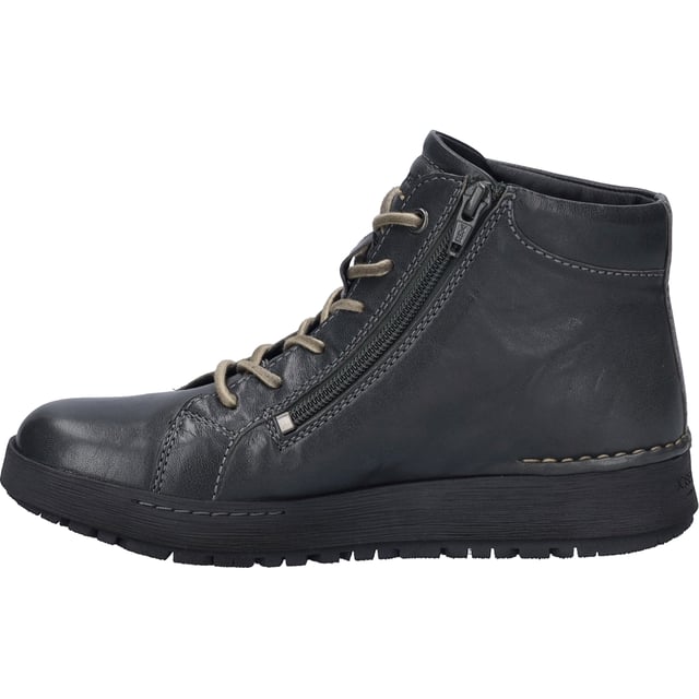 Descubra la elegancia y el confort excepcional de los botines Anna 03 de JOSEF SEIBEL. En color granito, este modelo es una obra maestra atemporal que no puede faltar en ningún armario. Fabricado en piel de cabra de alta calidad, este botín no sólo tiene un aspecto atractivo, sino también una longevidad que se nota. Gracias a su cómodo ancho H, este zapato es ideal para pies más anchos, prometiendo una comodidad inigualable y no restringiendo tus actividades a lo largo del día. Tanto para pasear al aire libre como para acompañarte en tus aventuras urbanas, siempre lucirás una figura elegante con las Anna 03. El cálido forro textil garantiza que tus pies permanezcan cómodos y calientes incluso en los días más fríos. La suela Rubflex no sólo destaca por su color gris, sino también por su flexibilidad y durabilidad, que aportan ligereza a cada paso. El mecanismo de cierre con cordones permite adaptar el zapato al pie y favorece el movimiento natural del pie. La colección Spirit of Nature, a la que pertenece el modelo Anna 03, es sinónimo de estilo y confort y de un diseño con un fuerte carácter, que se acentúa aún más con las costuras tradicionales hechas a mano. El cosido Strobel, una técnica de unión tradicional, mejora la estabilidad del zapato y demuestra la artesanía que se siente a cada paso. Con el Anna 03 de JOSEF SEIBEL, usted elige algo más que un zapato. Está eligiendo una pieza de tradición y calidad que se aleja de la moda rápida. Este modelo no sólo le acompañará durante el invierno, sino que también será un compañero intemporal en todas sus aventuras.