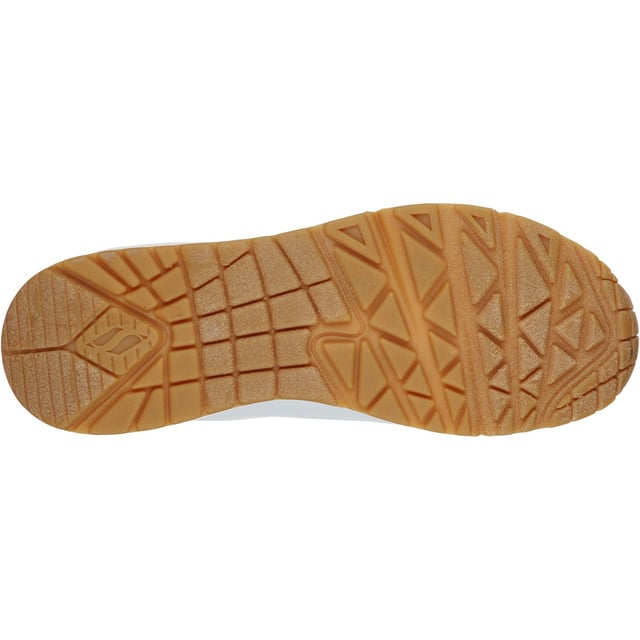 Klassiek luchtkussencomfort krijgt een frisse update in de Skechers Street Uno - Stand on Air. Deze veterschoen heeft een glad bovenwerk van geperforeerd synthetisch materiaal met een Air-Cooled Memory Foam binnenzool en een zichtbare Skech-Air middenzool met luchtkussentjes.
