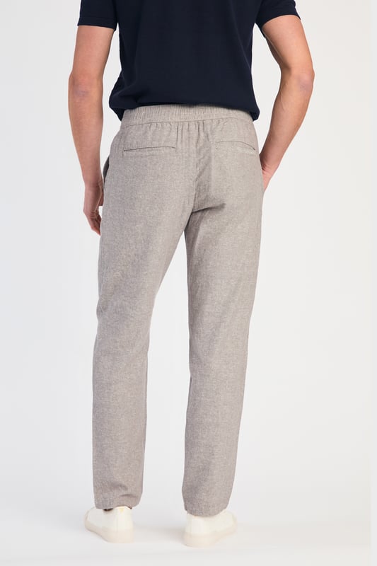 Get stylish with these linen trousers from Nines by Kensington Eastside. Designed in a classic fit, these trousers feature an elasticated waistband and two side pockets. Made from a breathable blend of linen and cotton, these trousers are perfect for both casual and formal occasions. Machine washable for easy care, they are a versatile addition to any wardrobe.
