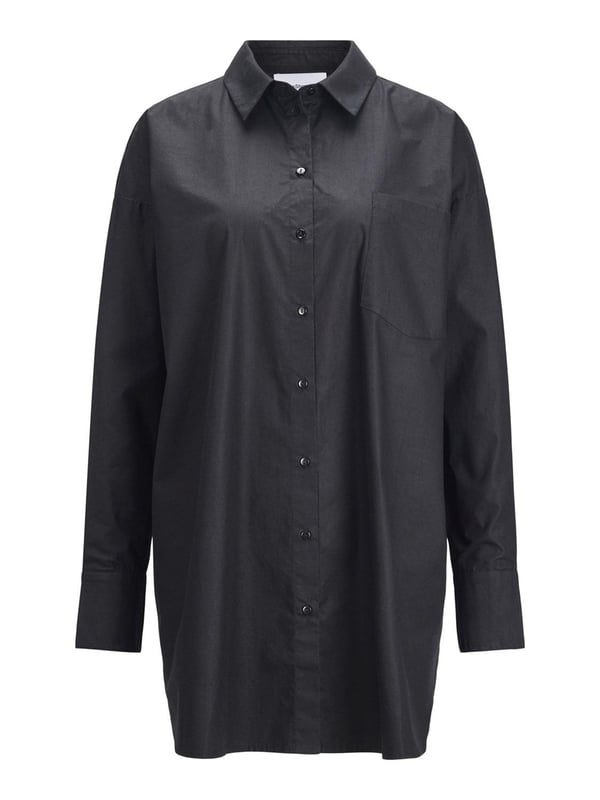Oversized Shirt von TeeShoppen Hier bekommen Sie ein stylisches und schickes Shirt von TeeShoppen. Das Hemd ist die offensichtliche Wahl für Sie, wenn Sie einen eleganten Look brauchen, der für mehrere Anlässe verwendet werden kann. Sie können das Hemd sowohl für ein formelleres Alltagsoutfit als auch für Ihren Party-Look verwenden. Sehen Sie unsere gesamte Auswahl an Hemden für Frauen.
 Das Oversized Shirt ist in der Farbe Schwarz erhältlich. Mit Schwarz erhalten Sie einen zeitlosen und stilvollen Farbton, der mit jedem anderen Farbton kombiniert werden kann. Es wird nie aus der Mode kommen. Deshalb ist es gut, Schwarz zu wählen, egal ob es sich um ein Alltagsoutfit oder ein Partyoutfit handelt. Schwarz kann für jeden Anlass verwendet werden.
  In welchen Größen ist das Oversized Shirt erhältlich?  Oversized Shirt gibt es in den Größen: xs, s, m, l und xl.
 Die Größen sind für Frauen zugeschnitten.