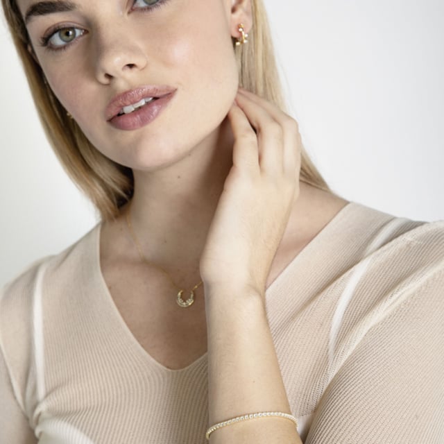 Tahu armband in 925 sterling zilver en briljant zirkonia met 18 karaat geelgouden plating. Moments to shine combineert perfecte ontwerpen die de tand des tijds doorstaan met meer innovatieve sieraden. Elegante en verfijnde sieraden die schitteren bij speciale gelegenheden.