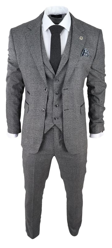 Elegante, elegante y sofisticado, luce perfecto con este traje de 3 piezas de primera calidad, que presenta un corte ajustado, con un ajuste más ceñido en el pecho y pantalones ajustados más estrechos. La chaqueta de dos botones cuelga hermosamente y tiene una construcción de media lona que se amolda a la forma de tu cuerpo cuanto más la uses. Los bolsillos de solapa en contraste y los puños abotonados le dan al traje un toque clásico de refinamiento. Un chaleco a juego completa el traje de 3 piezas con un estilo de botonadura sencilla con bolsillos clásicos a medida y un ajustador trasero para garantizar que puedas crear tu ajuste ideal. El traje es atemporal y contemporáneo al mismo tiempo y te permite lucir lo mejor posible todo el día. Combínalo con un chaleco a juego, una camisa blanca y zapatos para un acabado elegante. ¡Perfecto para cualquier ocasión elegante, formal, tradicional, vintage, retro, como bodas, bailes de graduación o fiestas! Ajuste a medida (entre ajustado y regular) ¡Muchos más estilos y colores disponibles en la tienda!