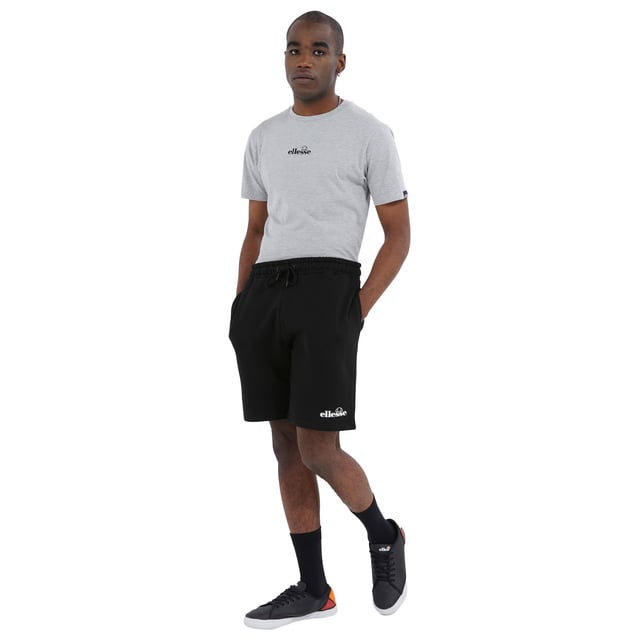 Bequeme Sweatshorts der Marke ellesse. Angenehm weicher Sweatstoff aus einer Baumwollmischung. Praktische Schlitztaschen und ein Kordelzug zur Anpassung des Bundes.