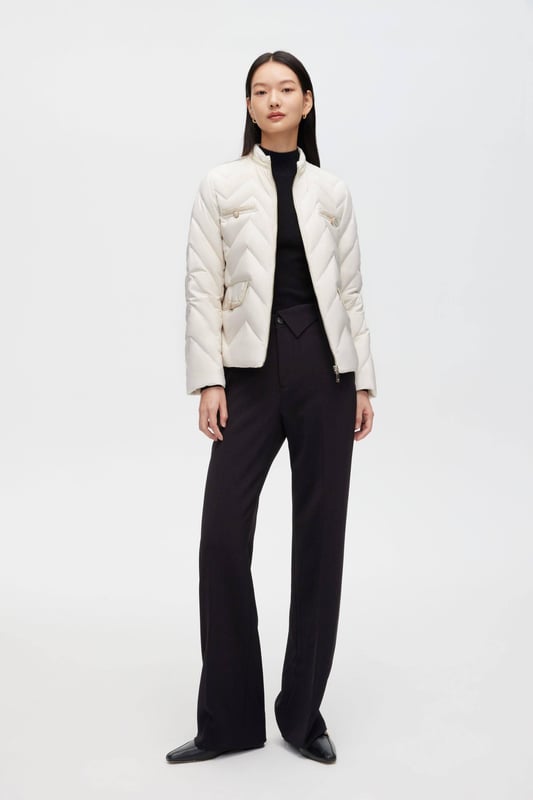 This jacket features 700+ fill goose down, custom buttons, soft-touch fabric, and an H-shape silhouette ideal for women's business styling.

LUXURIOUS 700+ FILL GOOSE DOWN:;Ultra-light insulation of exceptional quality.

PREMIUM ACCENTS: Exclusive custom-made buttons, beautifully designed.

LIGHTWEIGHT SOFT TOUCH FABRIC: Ultra-fine yarns, light and dense for ultimate comfort and warmth.

H-SHAPE SILHOUETTE: Perfect for men, shorter lengths ideal for business styling.