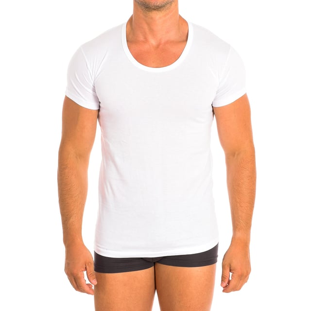 Q-EN short sleeve undershirt.
 Round neck.
 Comfortable and breathable fabric.
 Seams seen in tone.
 Composition: 100% cotton
 Care:
Machine wash at 40º maximum.
 Do not use bleach.
 It does not allow the use of a dryer.
 It does not allow the use of an iron.
 Do not dry clean.