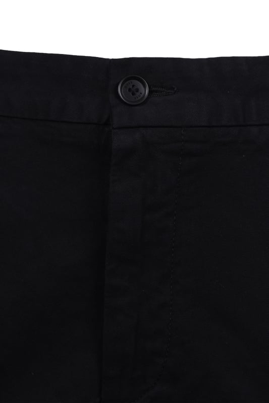 Boss Kane-L Casual Trouser Black
a smart chino trouser from BOSS black made with a cotton blend for a comfortable soft stretch great for all-day wear. Cut to a regular fit with slight tapering for a neat and smart fit without feeling too tight or restrictive. Classy BOSS detailing to the rear and pocket set these apart from most chinos!

Cotton Blend
Regualr Tapered
Style - 50497787
