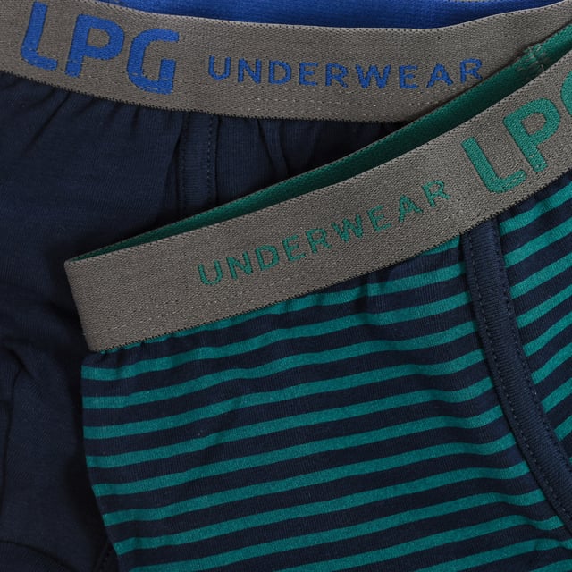 Set-2 Boxers.
 Kleur Blauw - groen
 Elastische tailleband met geborduurd logo.
 Ademende stof
 Anatomische voorkant met de mogelijkheid om vast te houden zonder te knellen.
 Naden in toon zichtbaar.

 Samenstelling: 95% Katoen, 5% Elastaan

 Onderhoud:
 - Wassen op max. 30º.
 - Niet bleken.
 - Niet in de droger.
 - Niet strijken.
 - Niet chemisch reinigen.
 Samenstelling: 95% Katoen, 5% Elastaan
 Onderhoud:
Onderhoud:
 - Wassen op max. temperatuur. 30º.
 - Geen bleekmiddel gebruiken.
 - Niet in de droger.
 - Niet strijken.
 - Niet chemisch reinigen.