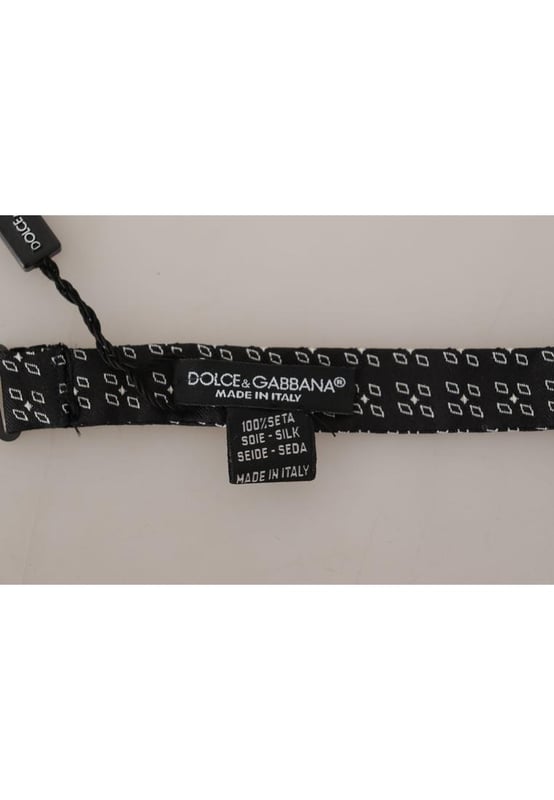 Stunning Dolce & Gabbana silk bow tie
  Black and white polka dot design
  Made from 100% silk
  Adjustable length neck strap
  Made in Italy
  Width: 6cm
Material: 100% Silk